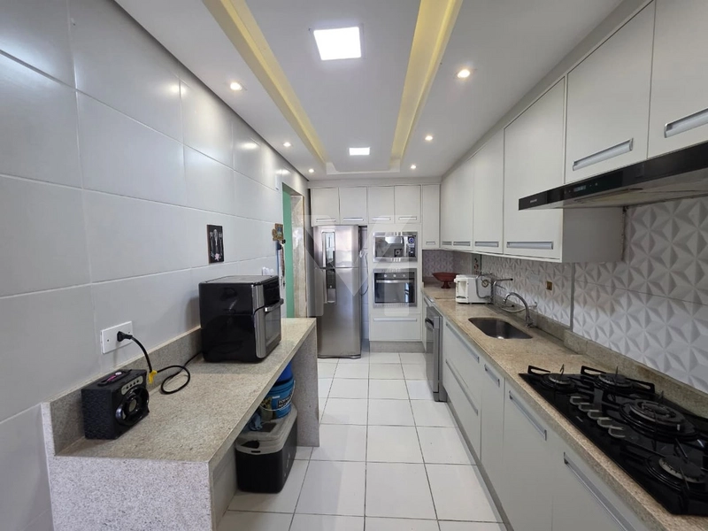 Apartamento 4 suítes, 3 vagas de garagem no Bairro Guilhermina: 10ª foto da galeria de imagens do imóvel