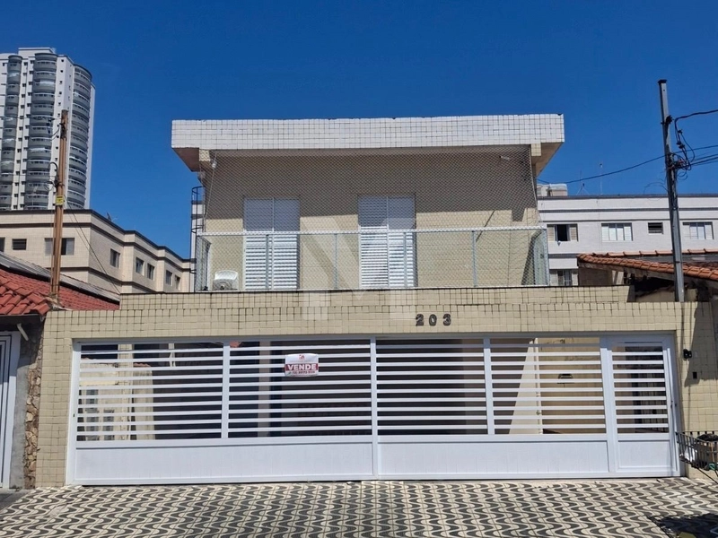 Casa de Condomínio a 150 metros da Praia na Aviação.