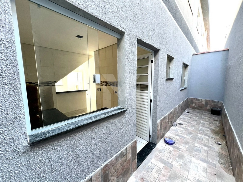Casa Térrea com quintal amplo no Jardim Melvi - Praia Grande!: 9ª foto da galeria de imagens do imóvel