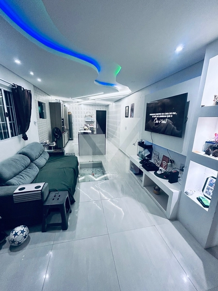 CASA AMPLA COM 171 M² A APENAS 780 METROS DA PRAIA