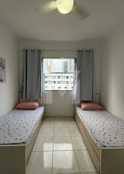 BOQUEIRÃO FRENTE MAR — 1 DORMITÓRIO MOBILIADO POR R$ 275 MIL: 2ª foto da galeria de imagens do imóvel