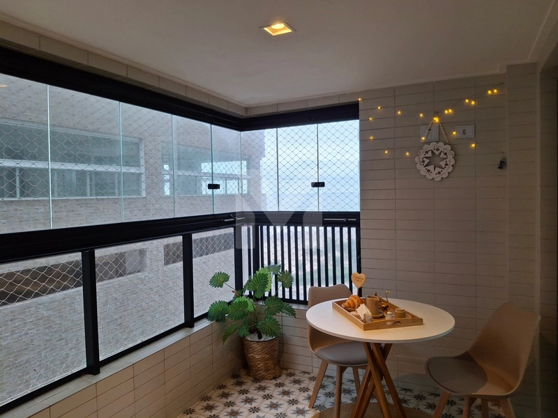 Lindo apartamento decorado de um dormitório por R$ 480 mil e vista mar: 1ª foto da galeria de imagens do imóvel