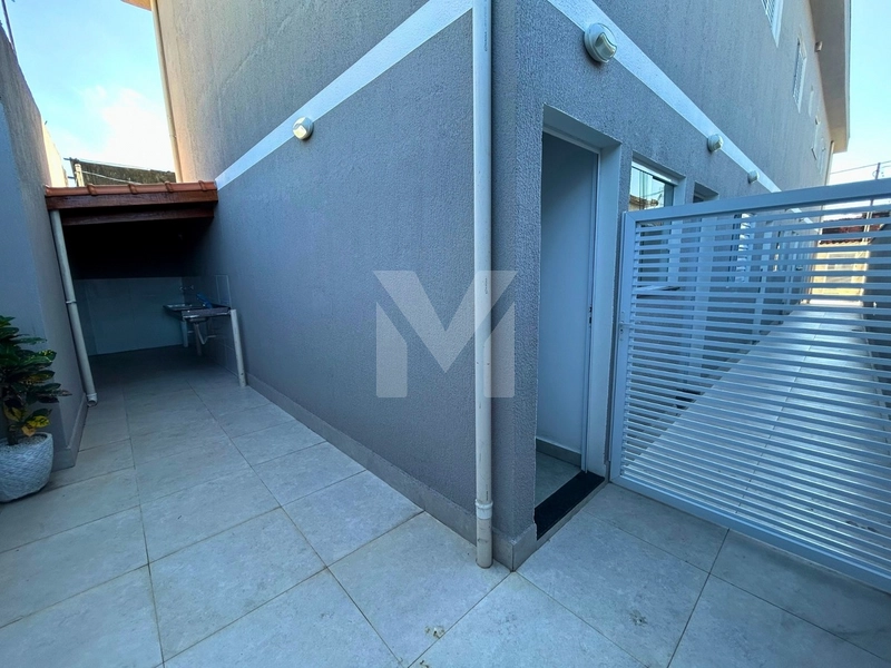 Aproveite esta oportunidade, sobreposta alta com quintal privativo!: 1ª foto da galeria de imagens do imóvel