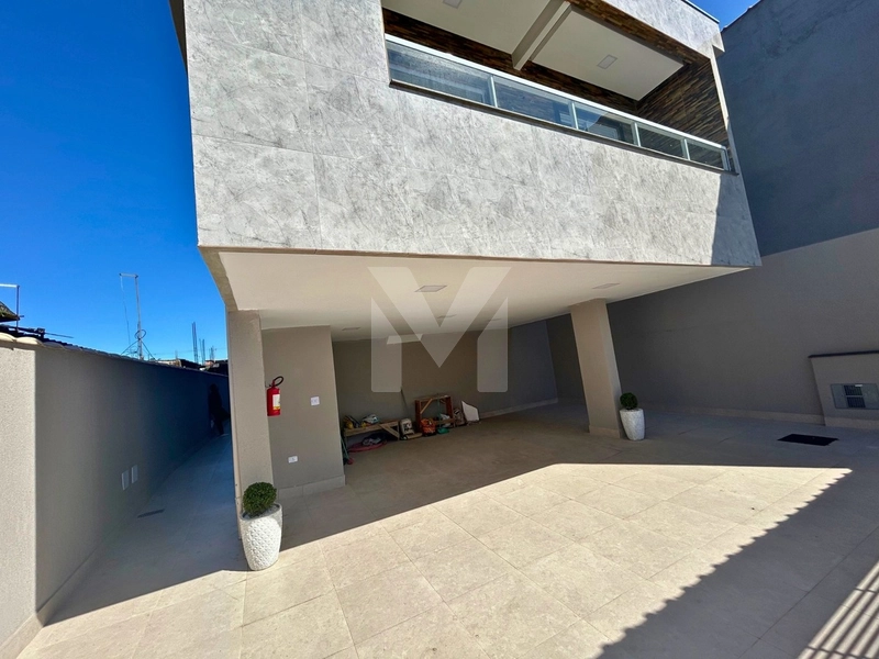 Aproveite esta oportunidade, sobreposta alta com quintal privativo!: 2ª foto da galeria de imagens do imóvel