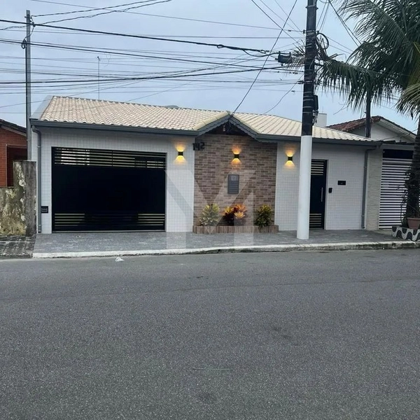 Casa isolada c/ piscina, 3 dormitórios, 2 suítes, Maracanã: 1ª foto da galeria de imagens do imóvel