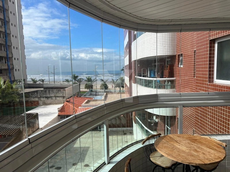 Apartamento 2 dormitórios mobiliado com vista mar por R$ 490 mil
