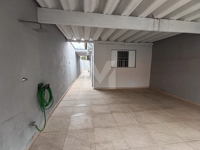 CANTO DO FORTE — CASA COMPLETA COM SUÍTE E AR-CONDICIONADO