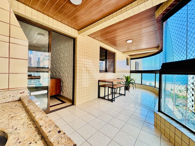 Apartamento mobiliado com vista para o mar há 50 metros da praia: 1ª foto da galeria de imagens do imóvel