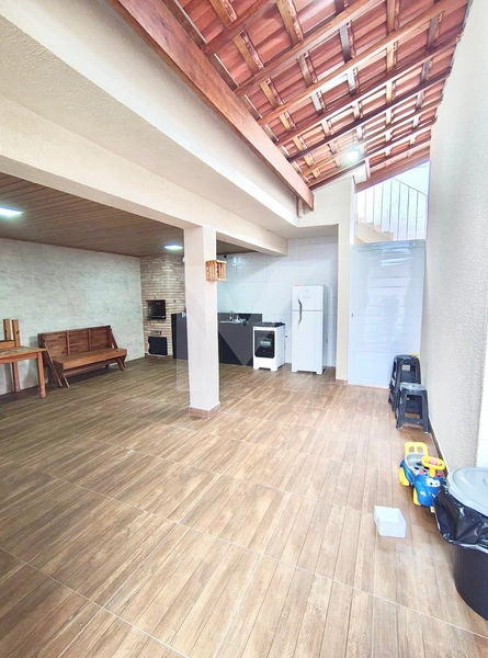 Casa com 4 Dorm.(2 suítes), piscina e 4 vagas - apenas 50m da Praia: 25ª foto da galeria de imagens do imóvel