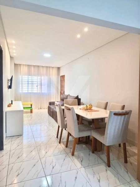 Casa com 4 Dorm.(2 suítes), piscina e 4 vagas - apenas 50m da Praia: 4ª foto da galeria de imagens do imóvel