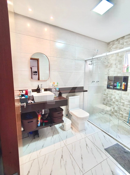 Casa com 4 Dorm.(2 suítes), piscina e 4 vagas - apenas 50m da Praia: 13ª foto da galeria de imagens do imóvel