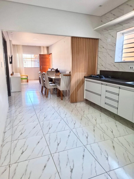 Casa com 4 Dorm.(2 suítes), piscina e 4 vagas - apenas 50m da Praia: 7ª foto da galeria de imagens do imóvel