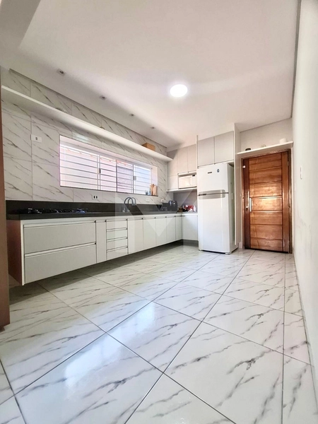 Casa com 4 Dorm.(2 suítes), piscina e 4 vagas - apenas 50m da Praia: 8ª foto da galeria de imagens do imóvel
