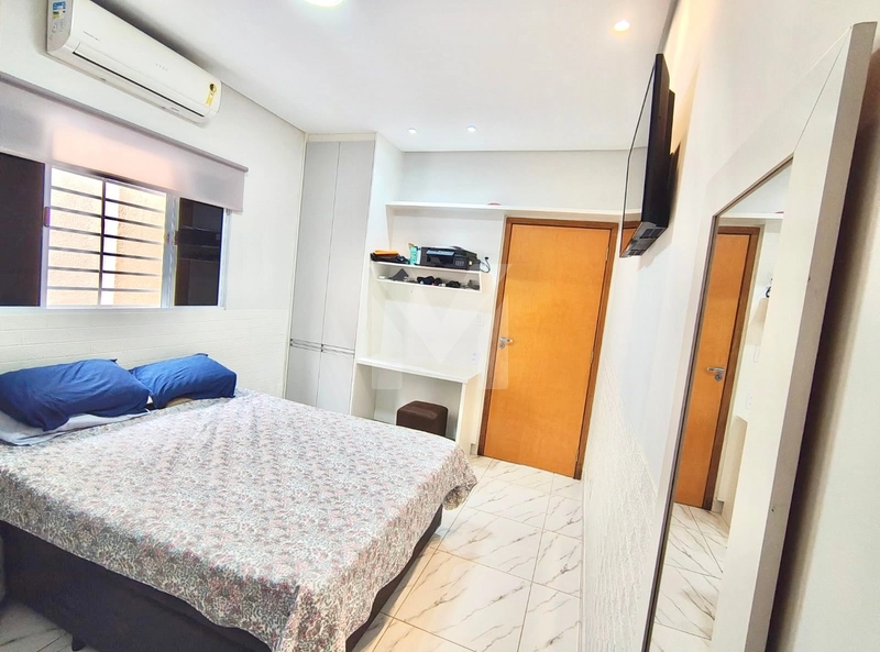 Casa com 4 Dorm.(2 suítes), piscina e 4 vagas - apenas 50m da Praia: 14ª foto da galeria de imagens do imóvel