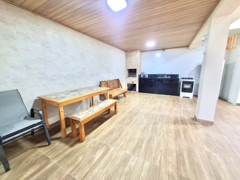 Casa com 4 Dorm.(2 suítes), piscina e 4 vagas - apenas 50m da Praia: 22ª foto da galeria de imagens do imóvel