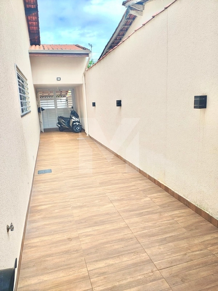 Casa com 4 Dorm.(2 suítes), piscina e 4 vagas - apenas 50m da Praia: 27ª foto da galeria de imagens do imóvel