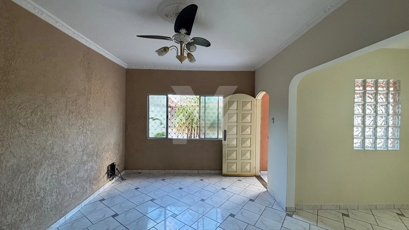 Casa à venda: 3ª foto da galeria de imagens do imóvel