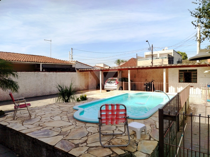 Casa à venda: 2ª foto da galeria de imagens do imóvel