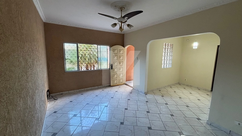 Casa à venda: 2ª foto da galeria de imagens do imóvel