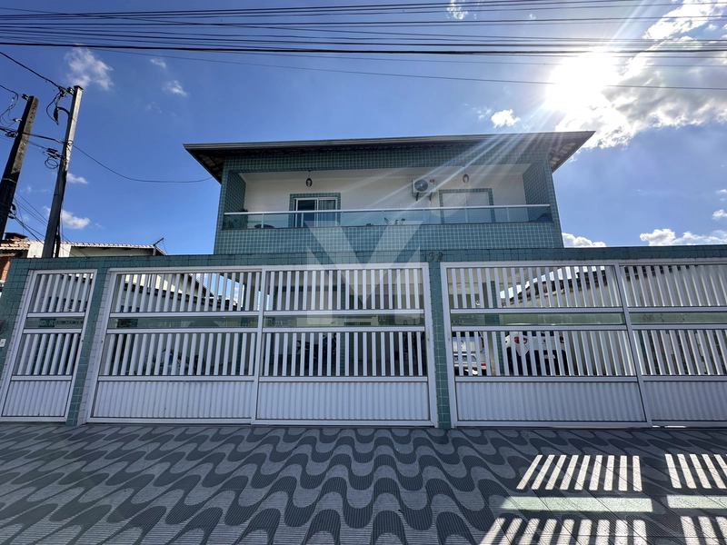 Casa térrea em condomínio no Tude Bastos: 1ª foto da galeria de imagens do imóvel