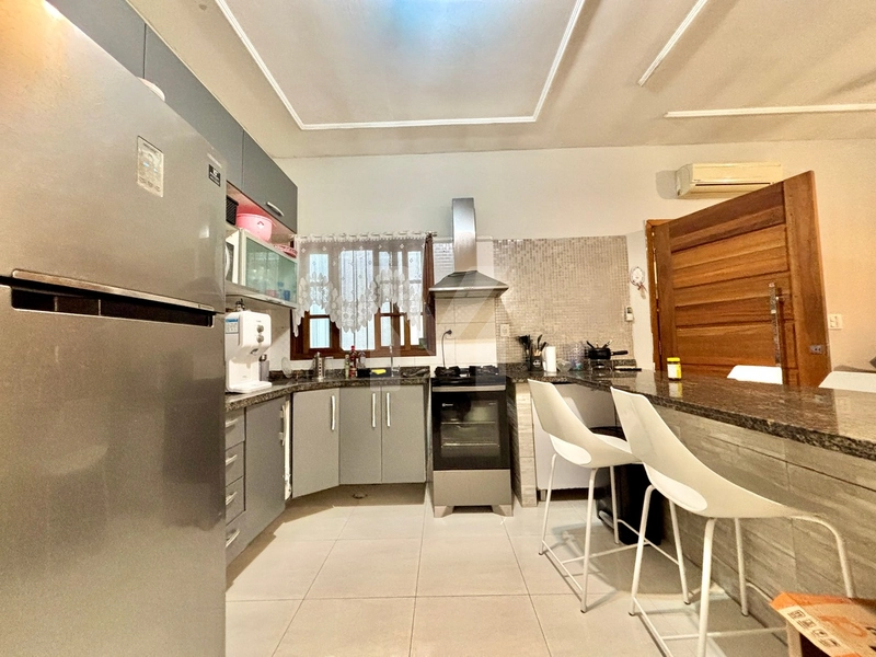 Casa semi-mobiliada no Canto do Forte com área gourmet: 5ª foto da galeria de imagens do imóvel
