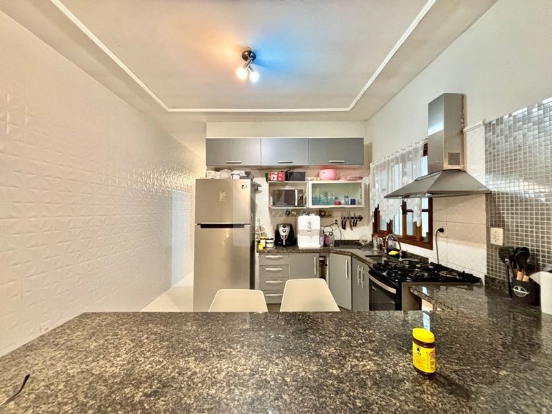 Casa semi-mobiliada no Canto do Forte com área gourmet: 4ª foto da galeria de imagens do imóvel