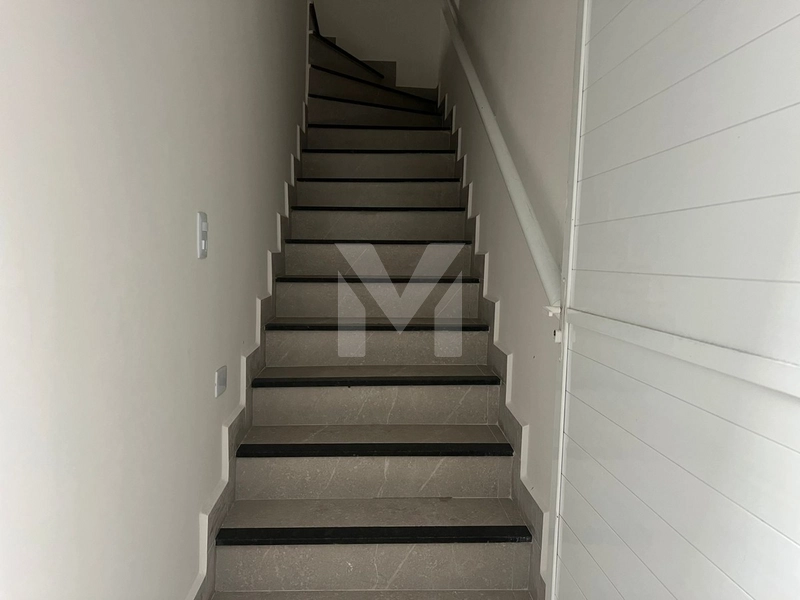 Duplex em condomínio fechado: 2ª foto da galeria de imagens do imóvel