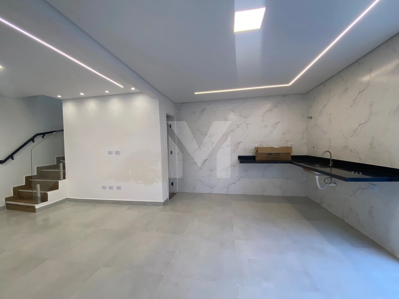 Casa com Piscina na Tupi – 3 Dormitórios e Próxima à Praia: 8ª foto da galeria de imagens do imóvel