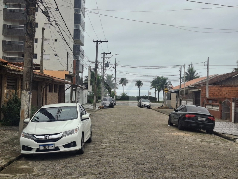 Sobrado com quintal individual em condomínio fechado: 2ª foto da galeria de imagens do imóvel