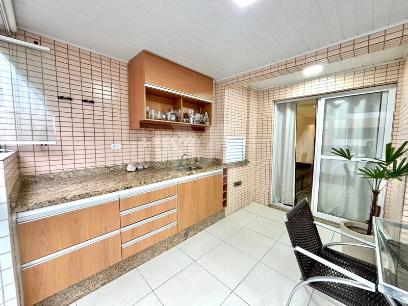 Apartamento 3 Dormitórios com 2 Suítes no Canto do Forte