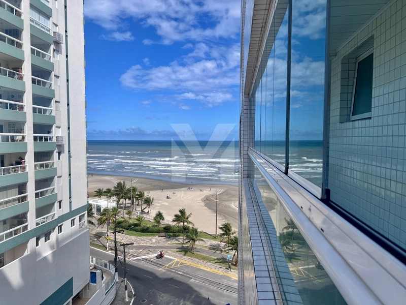 Apartamento 2 dormitórios em prédio frente mar no bairro Caiçara.