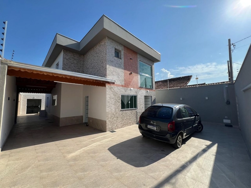 Casa com Piscina: 2ª foto da galeria de imagens do imóvel