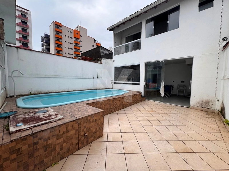 02 Dormitórios - Piscina e área gourmet - 4 vagas de garagem