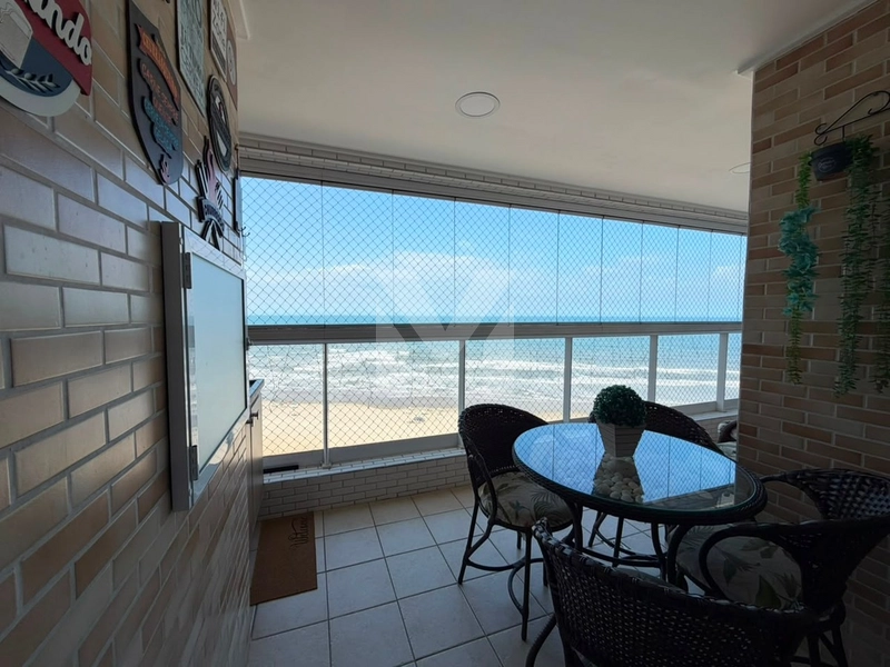 Apartamento pé na areia no bairro Mirim