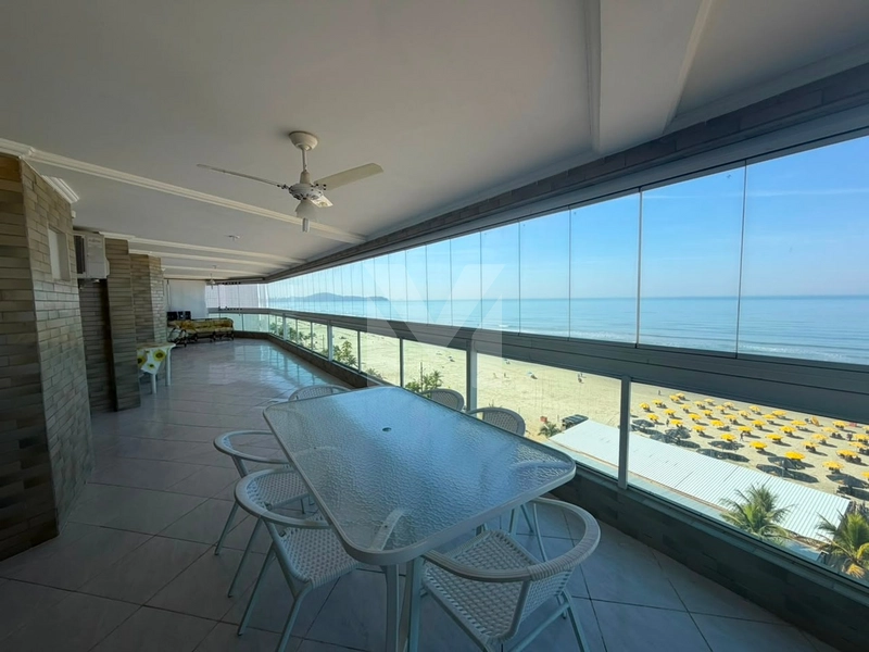 Excelente Apartamento 4 suítes de frente para o mar na  Ocian