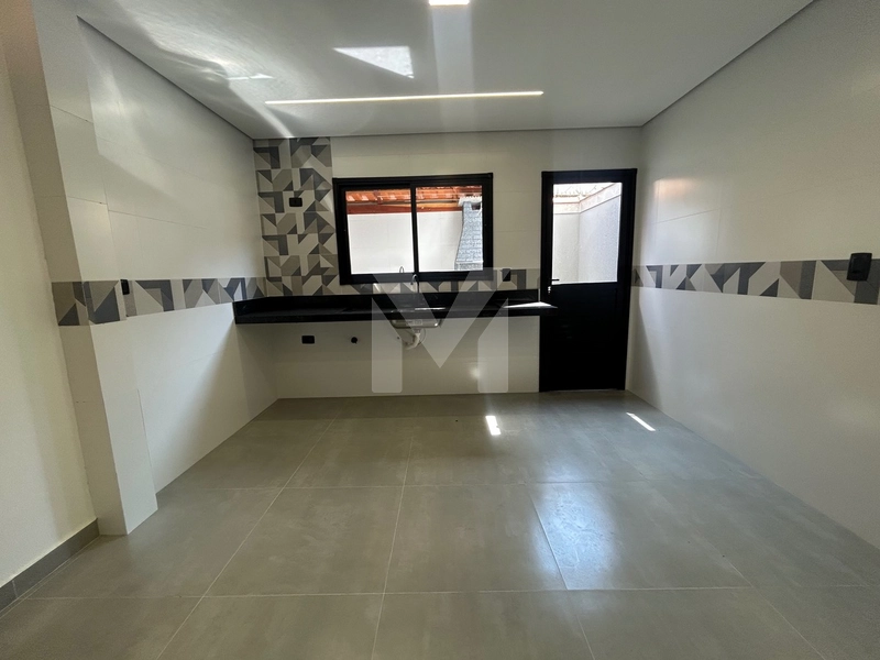 Sobrado em Condomínio na Guilhermina – 500m da Praia | 2 Dormitórios |