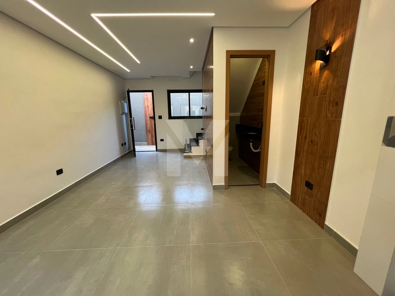 Casa em condomínio próximo a diversos comércios: 3ª foto da galeria de imagens do imóvel