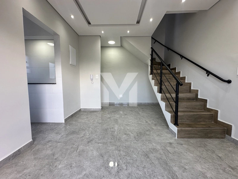 Excelente duplex no Tude Bastos com acabamento de alto padrão: 4ª foto da galeria de imagens do imóvel