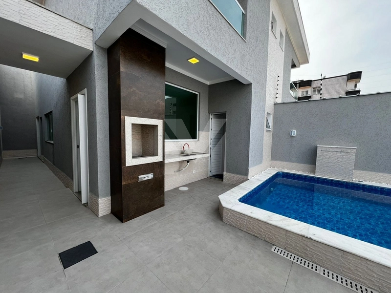 Casa Sobrado com piscina: 37ª foto da galeria de imagens do imóvel