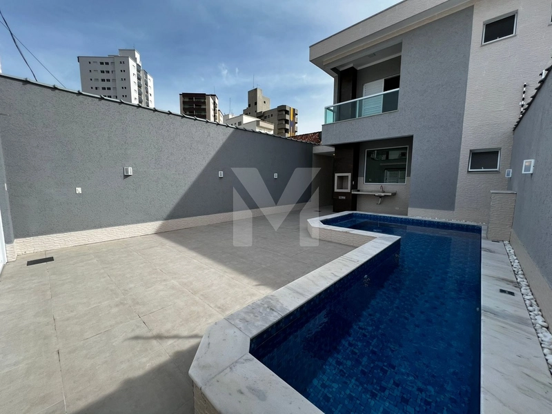Casa Sobrado com piscina: 38ª foto da galeria de imagens do imóvel