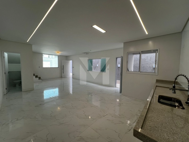 Casa Sobrado com piscina: 15ª foto da galeria de imagens do imóvel