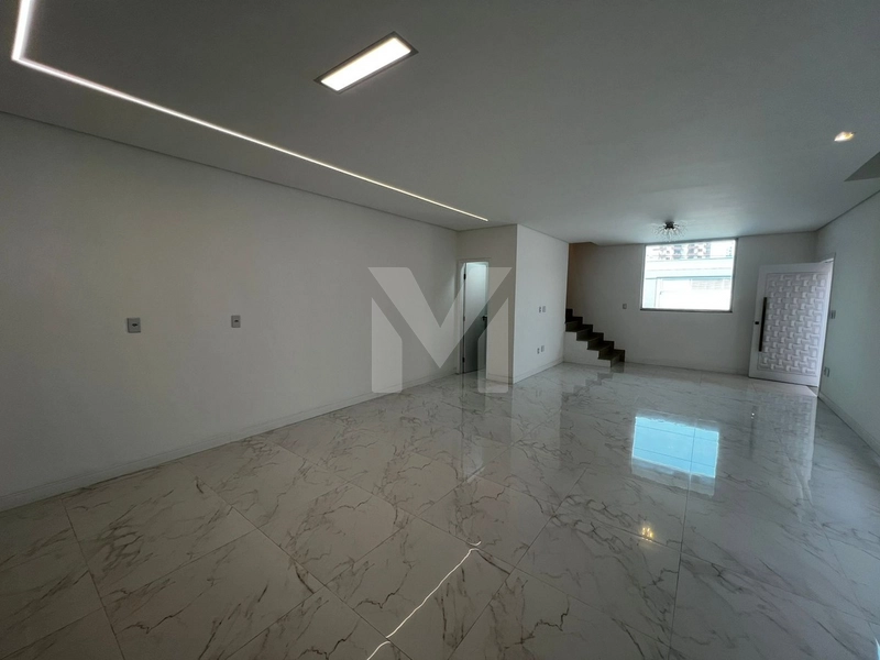 Casa Sobrado com piscina: 18ª foto da galeria de imagens do imóvel