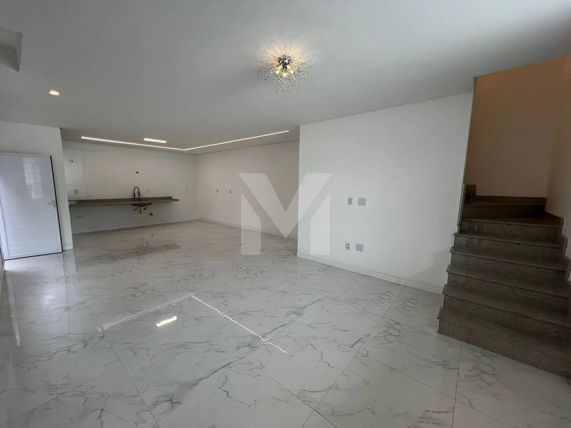 Casa Sobrado com piscina: 31ª foto da galeria de imagens do imóvel