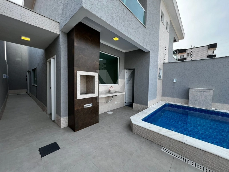 Casa Sobrado com piscina: 34ª foto da galeria de imagens do imóvel