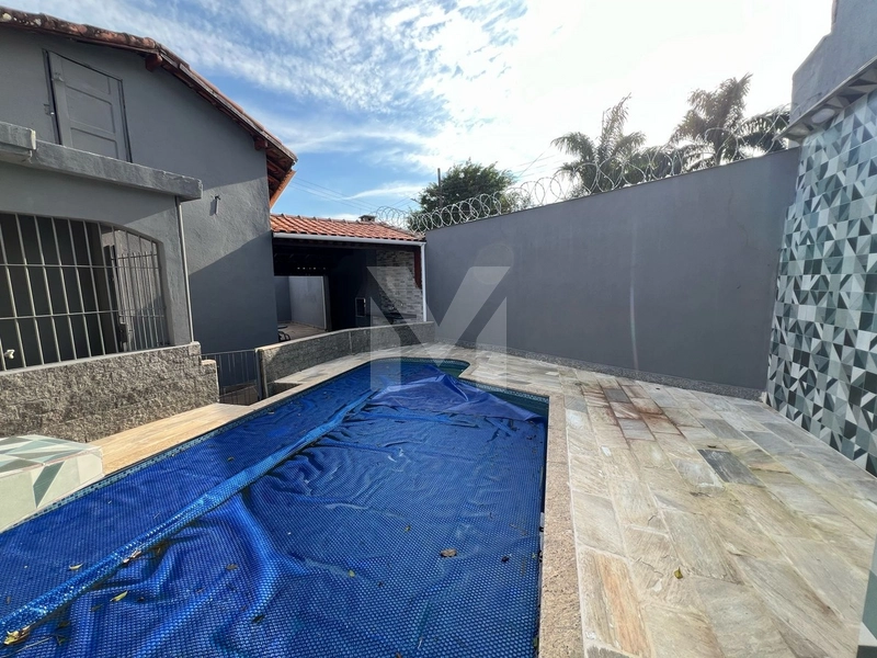 Casa individual com piscina: 30ª foto da galeria de imagens do imóvel