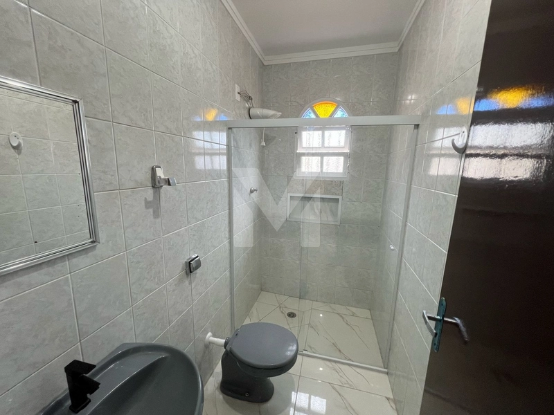 Casa individual com piscina: 18ª foto da galeria de imagens do imóvel