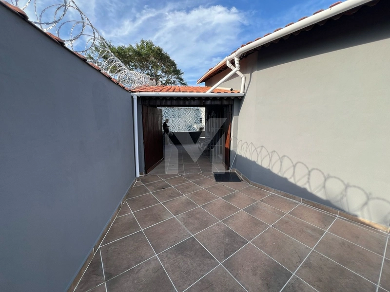 Casa individual com piscina: 7ª foto da galeria de imagens do imóvel