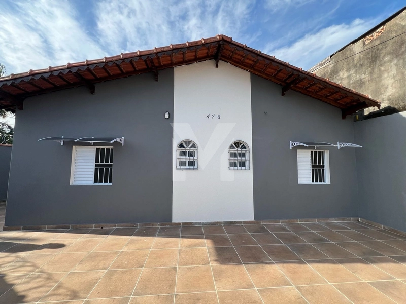Casa individual com piscina: 2ª foto da galeria de imagens do imóvel