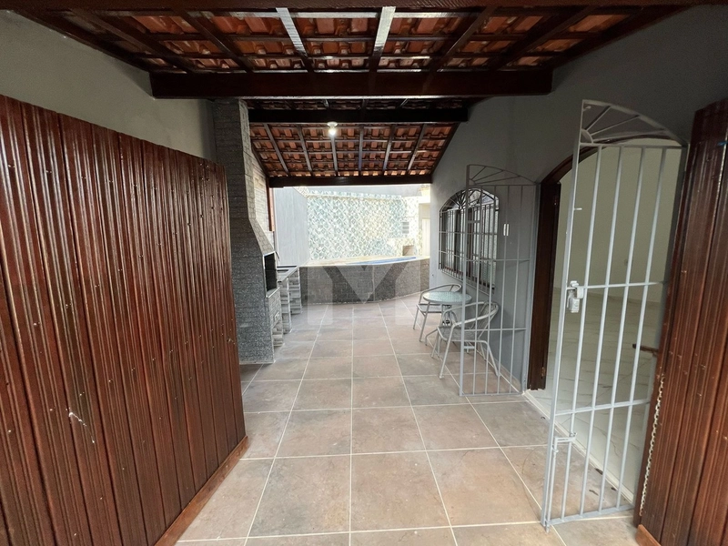 Casa individual com piscina: 8ª foto da galeria de imagens do imóvel