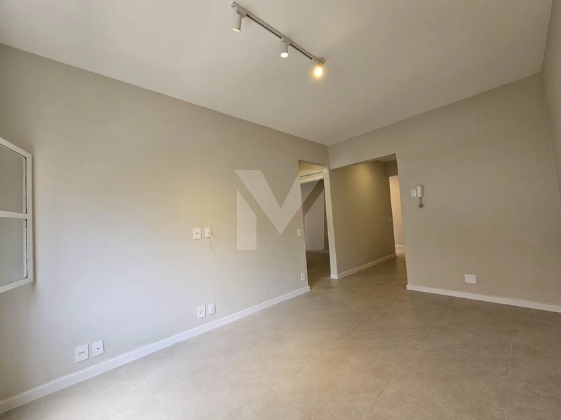 Apartamento 2 Dormitórios | Totalmente Reformado | Canto do Forte: 3ª foto da galeria de imagens do imóvel